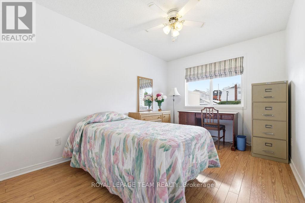205 RENFREW AVENUE W - 17