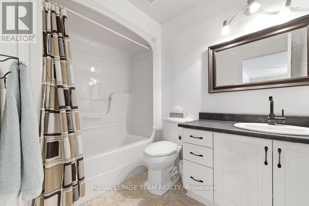 205 RENFREW AVENUE W - 19