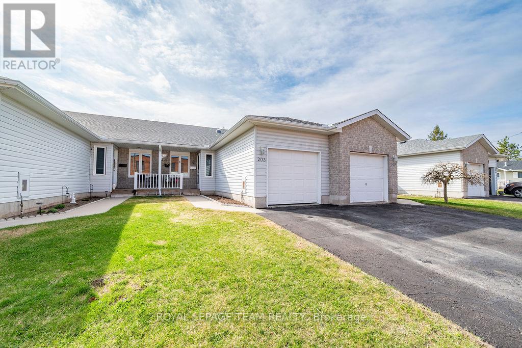 205 RENFREW AVENUE W - 2