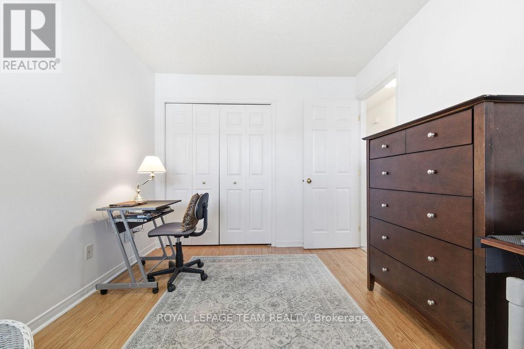 205 RENFREW AVENUE W - 21