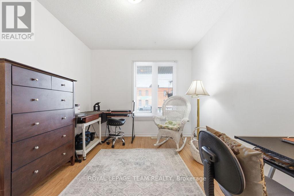 205 RENFREW AVENUE W - 22