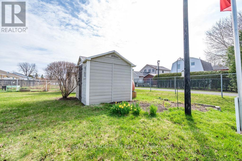 205 RENFREW AVENUE W - 35