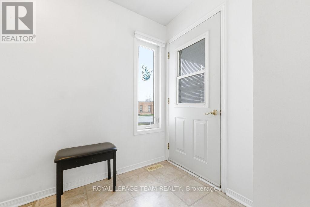 205 RENFREW AVENUE W - 5
