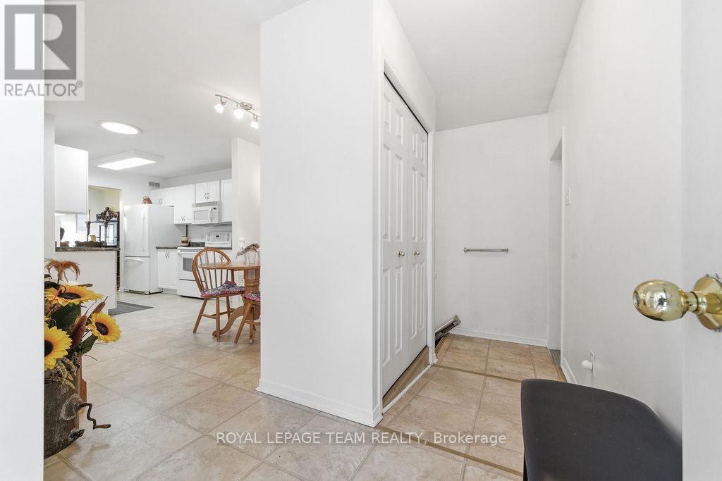 205 RENFREW AVENUE W - 6