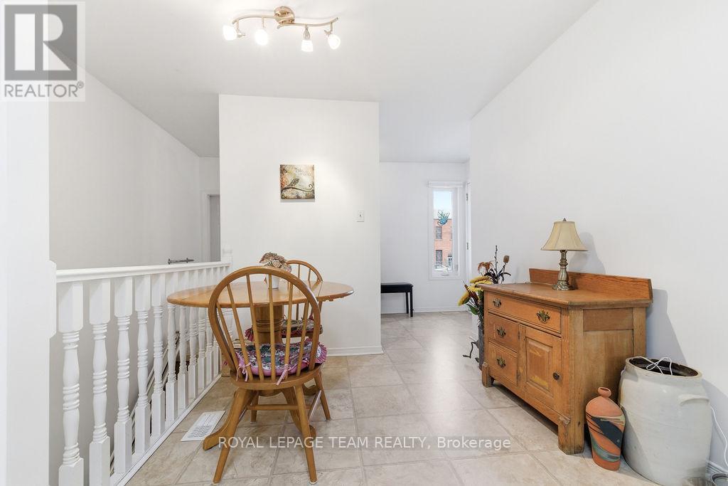 205 RENFREW AVENUE W - 7