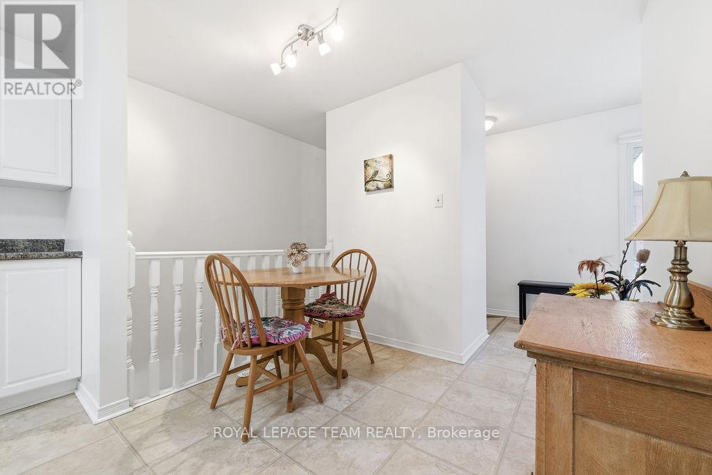 205 RENFREW AVENUE W - 8
