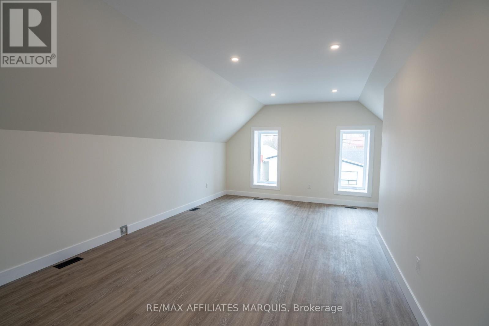 5 CHURCH STREET E - 14