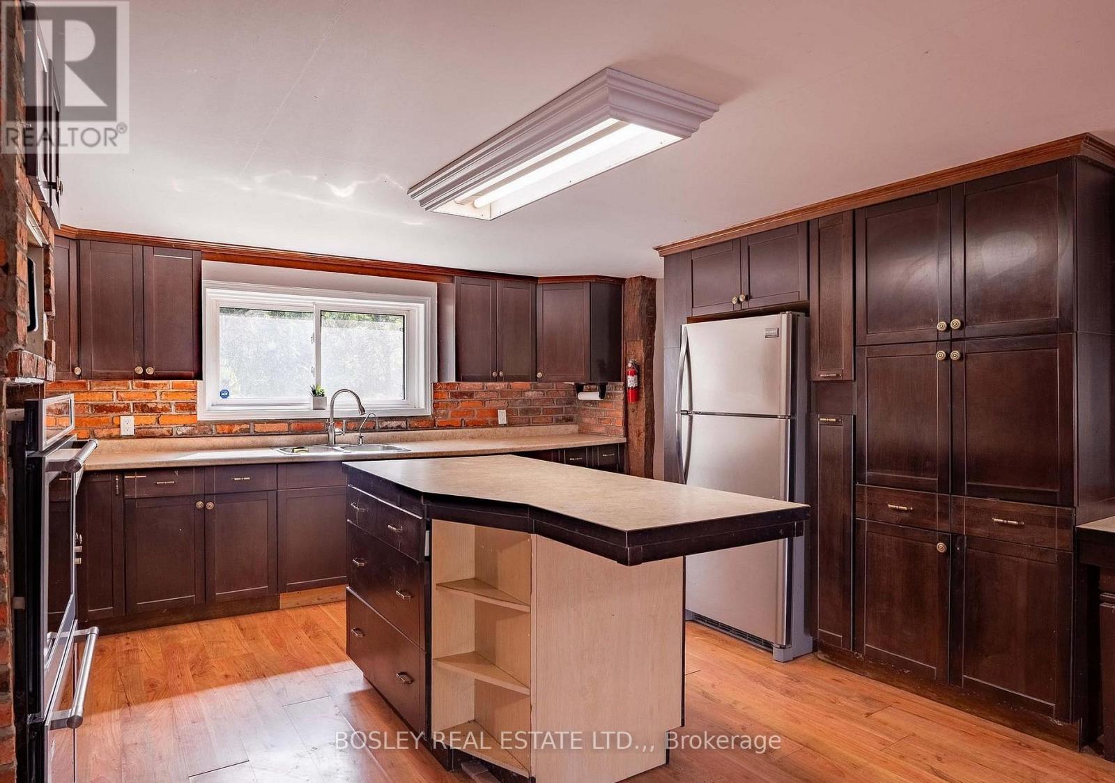 5080 SHERKSTON ROAD - 10