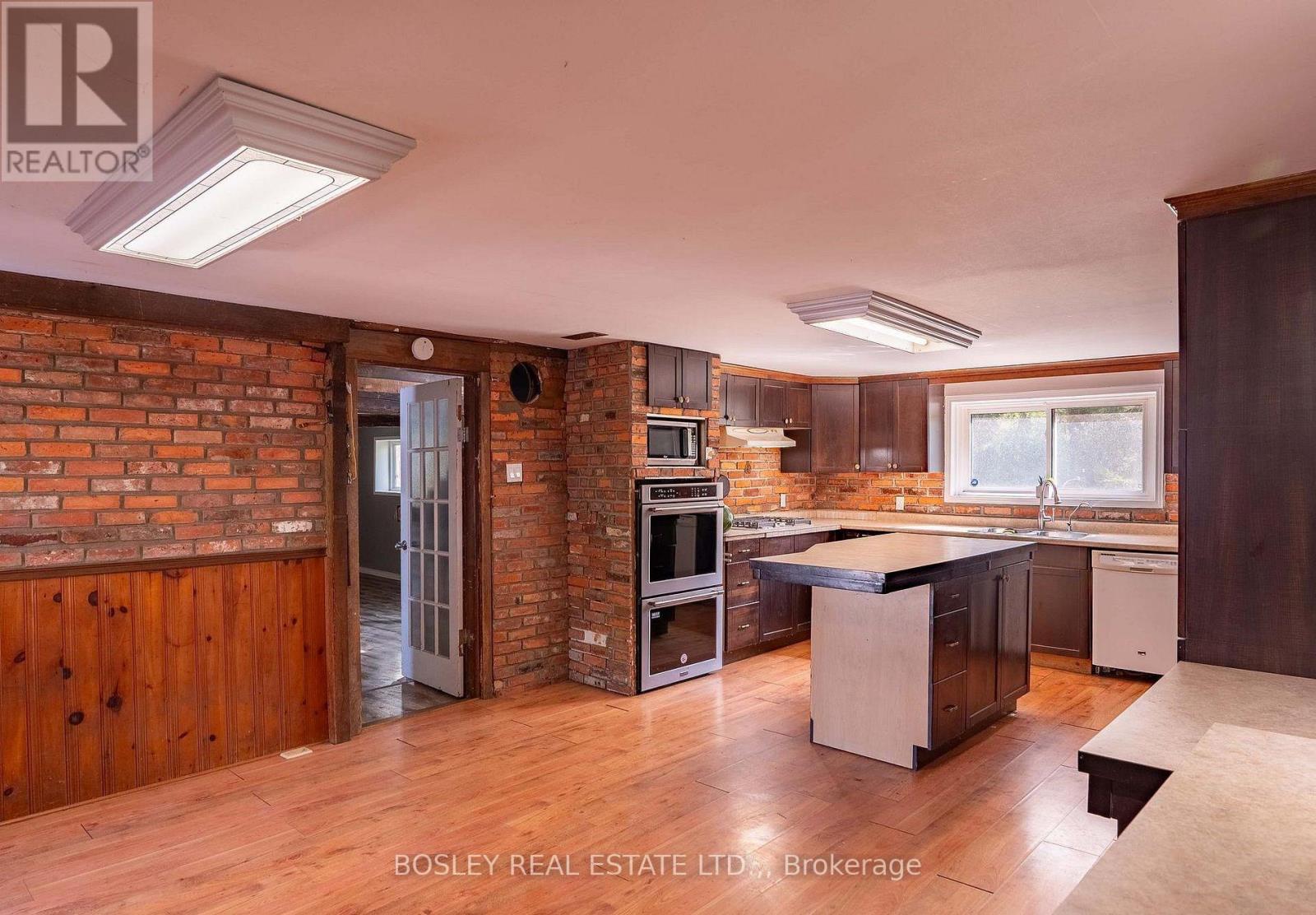 5080 SHERKSTON ROAD - 11