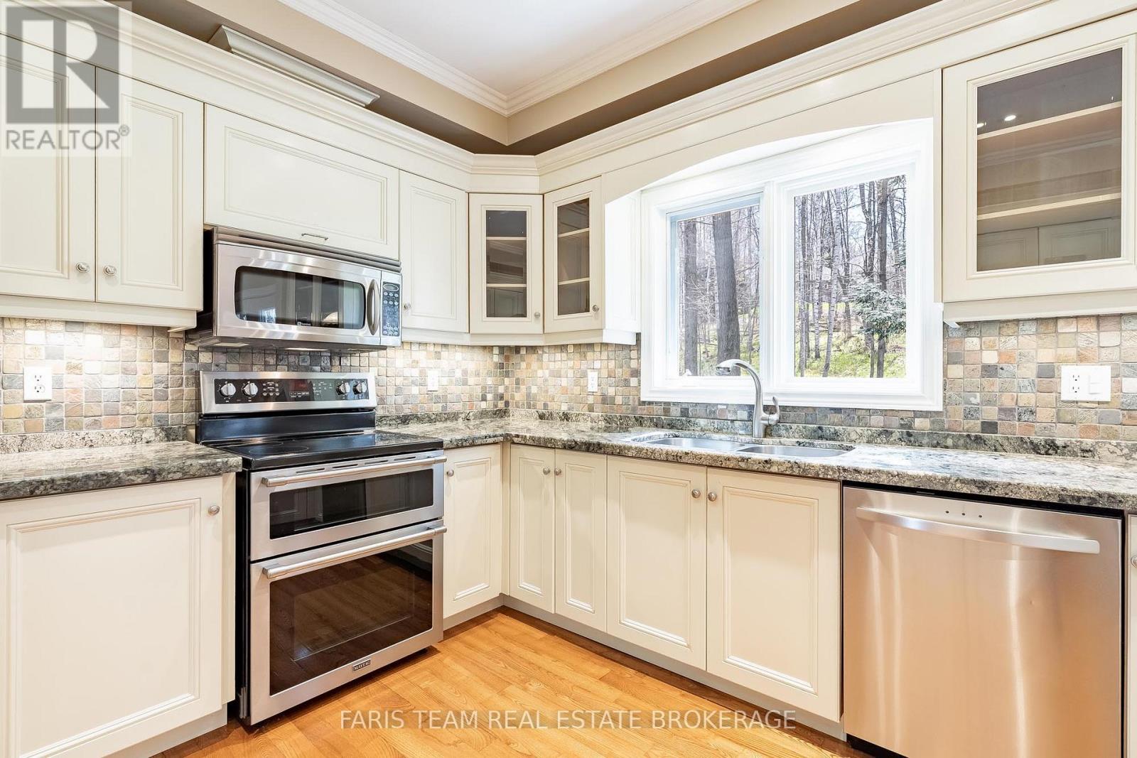 25 AVERILL COURT - 10