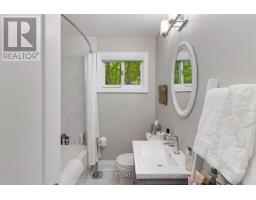 Bedroom - Cottage - 152 Farlain Lake Road E, Tiny, ON L9M0B5 Photo 10
