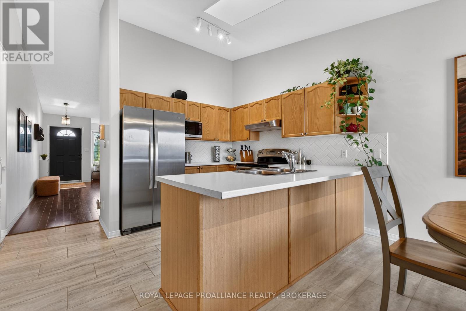 964 RAINBOW CRESCENT - 12