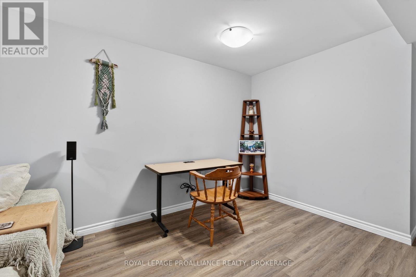 964 RAINBOW CRESCENT - 21