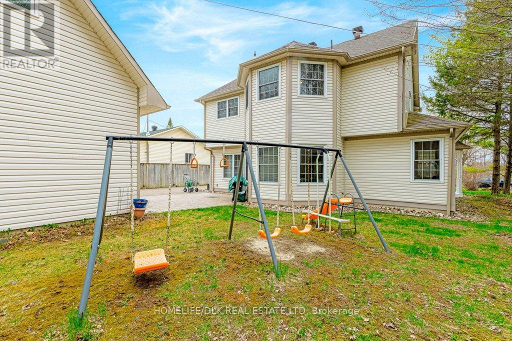 109 CHARLOTTE STREET - 36