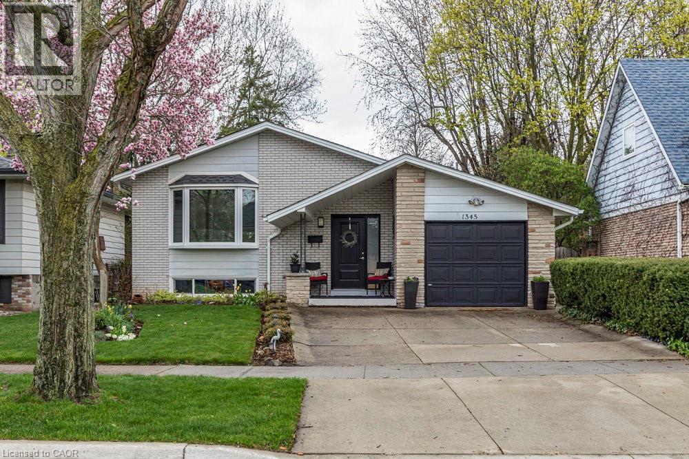 1345 ESTER Drive, Burlington, Ontario, L7P1L2 — Photo 2