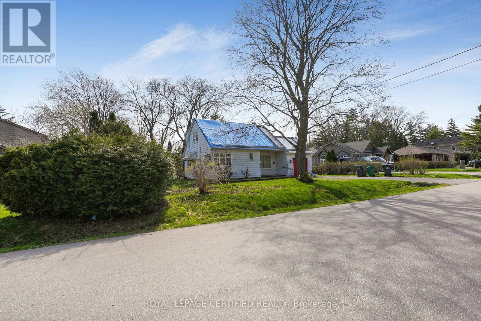 1348 HOLLYROOD AVENUE - 5