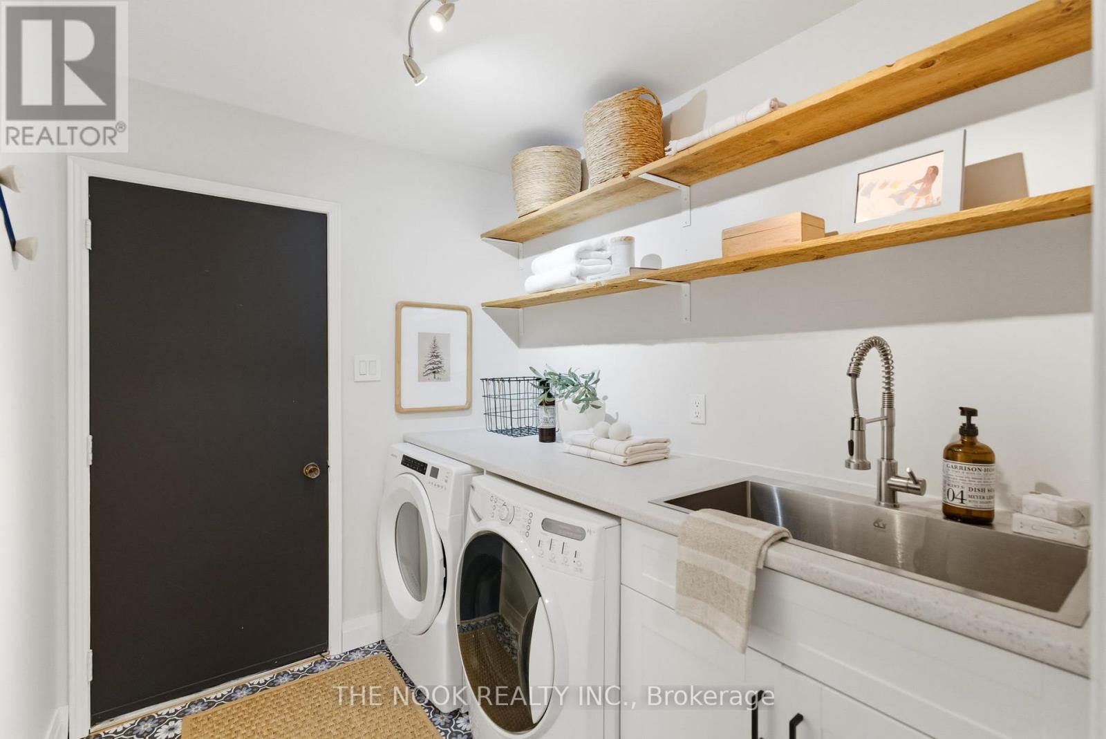 43 CARMODY LANE - 28