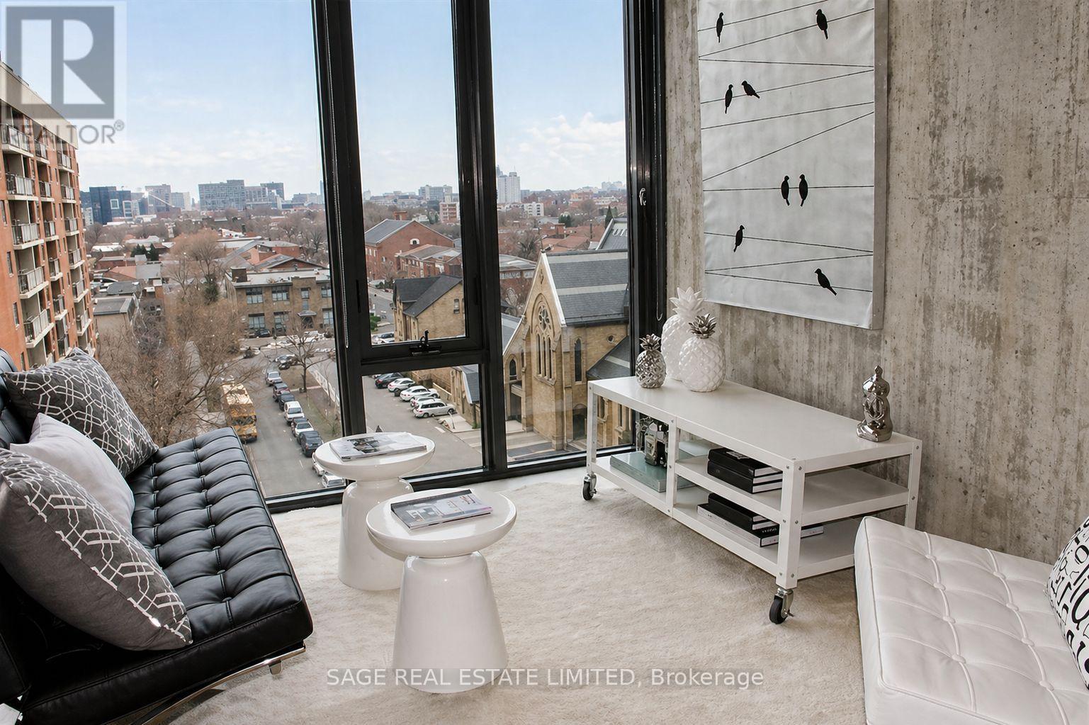 Listing photo of 706 - 111 BATHURST STREET