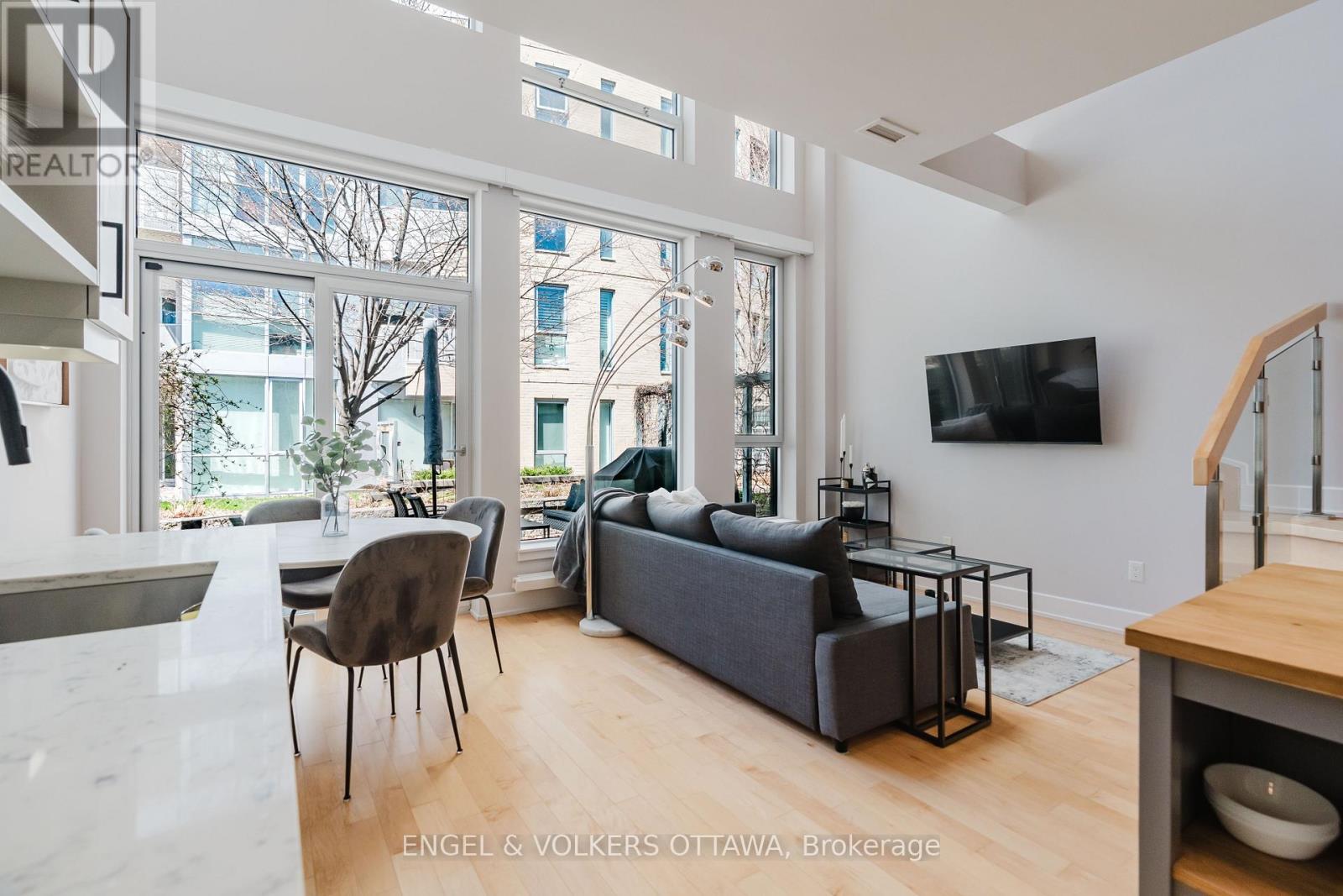 #207 197 LISGAR STREET - 11