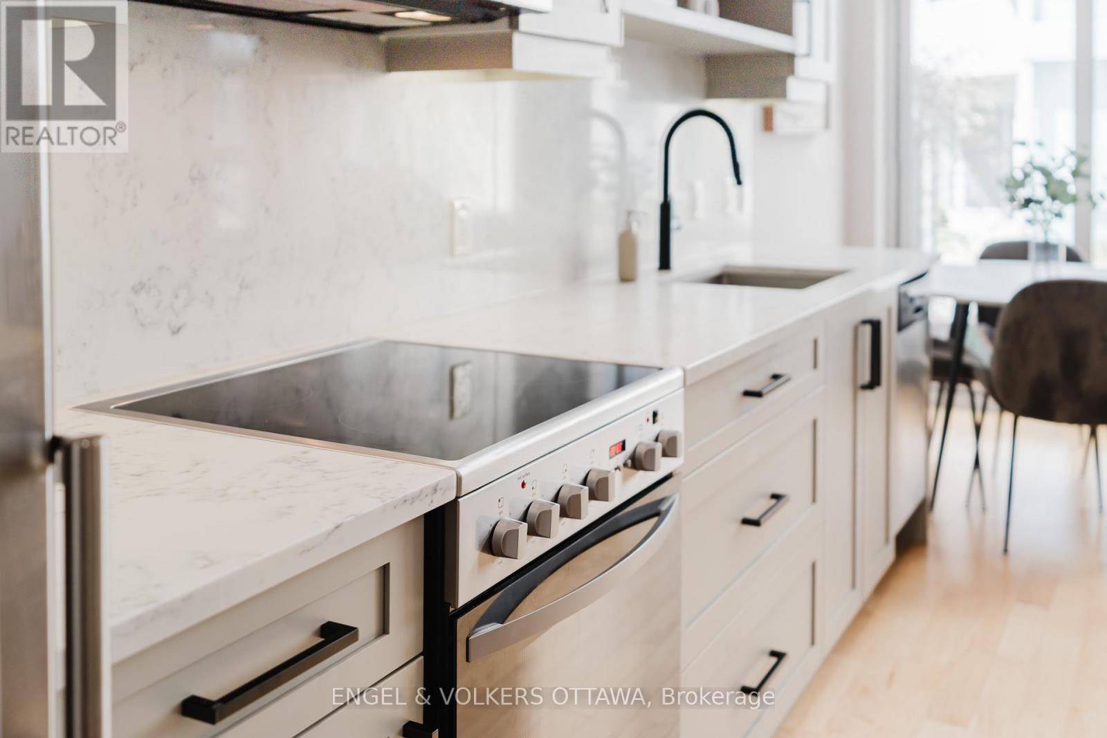 #207 197 LISGAR STREET - 8
