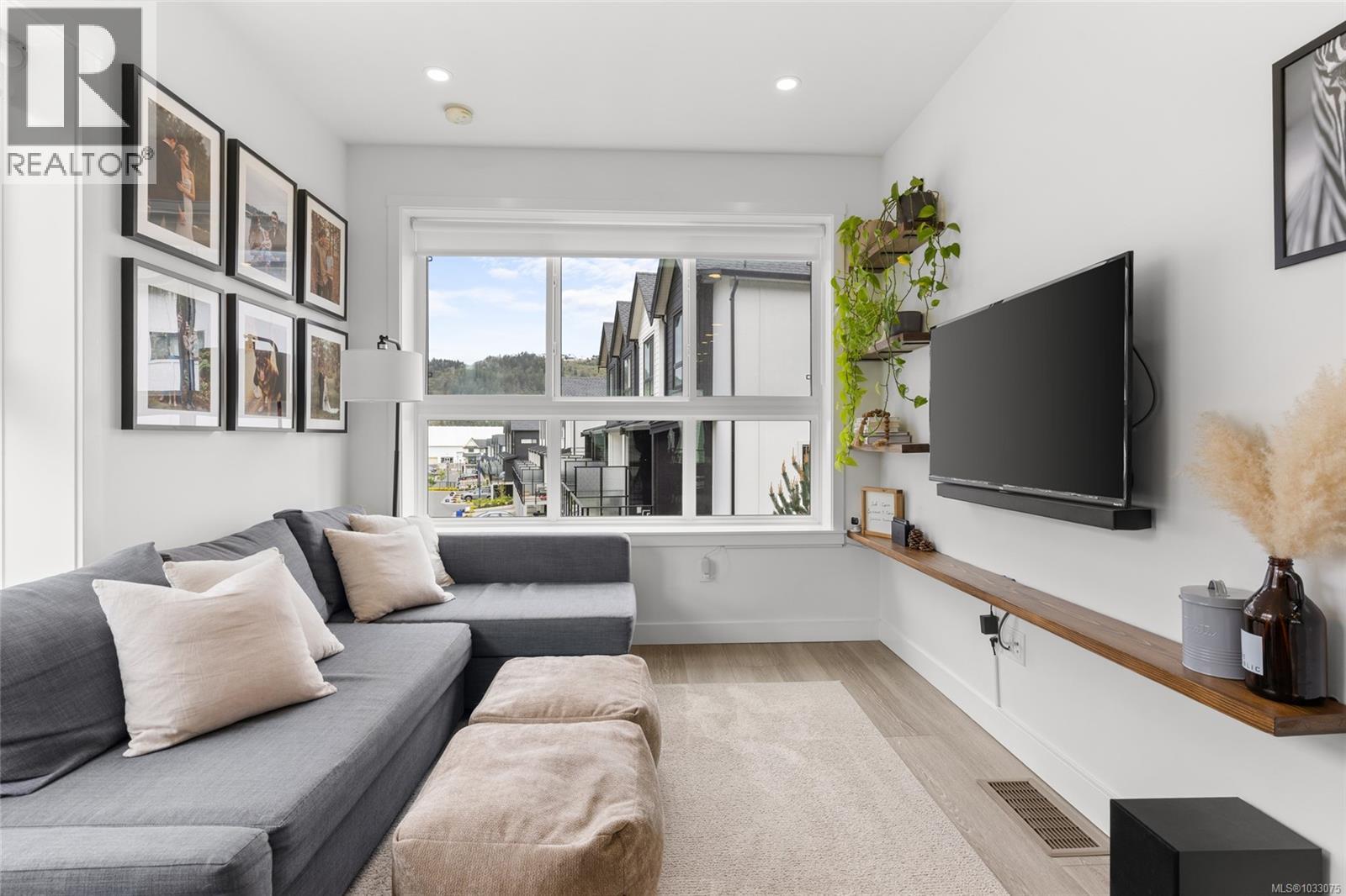 1122 Pullman Close - 5