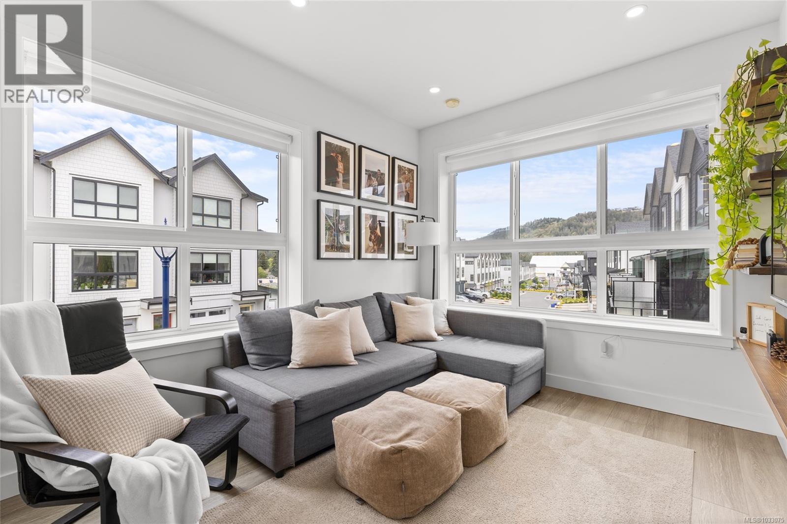 1122 Pullman Close - 6