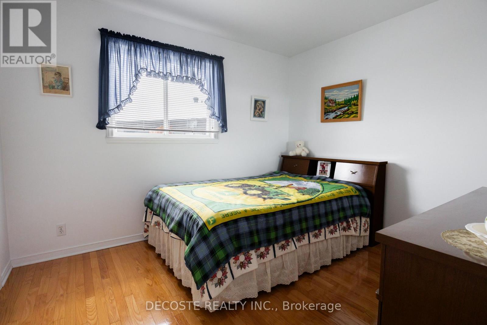 35 SANDFIELD AVENUE N - 16