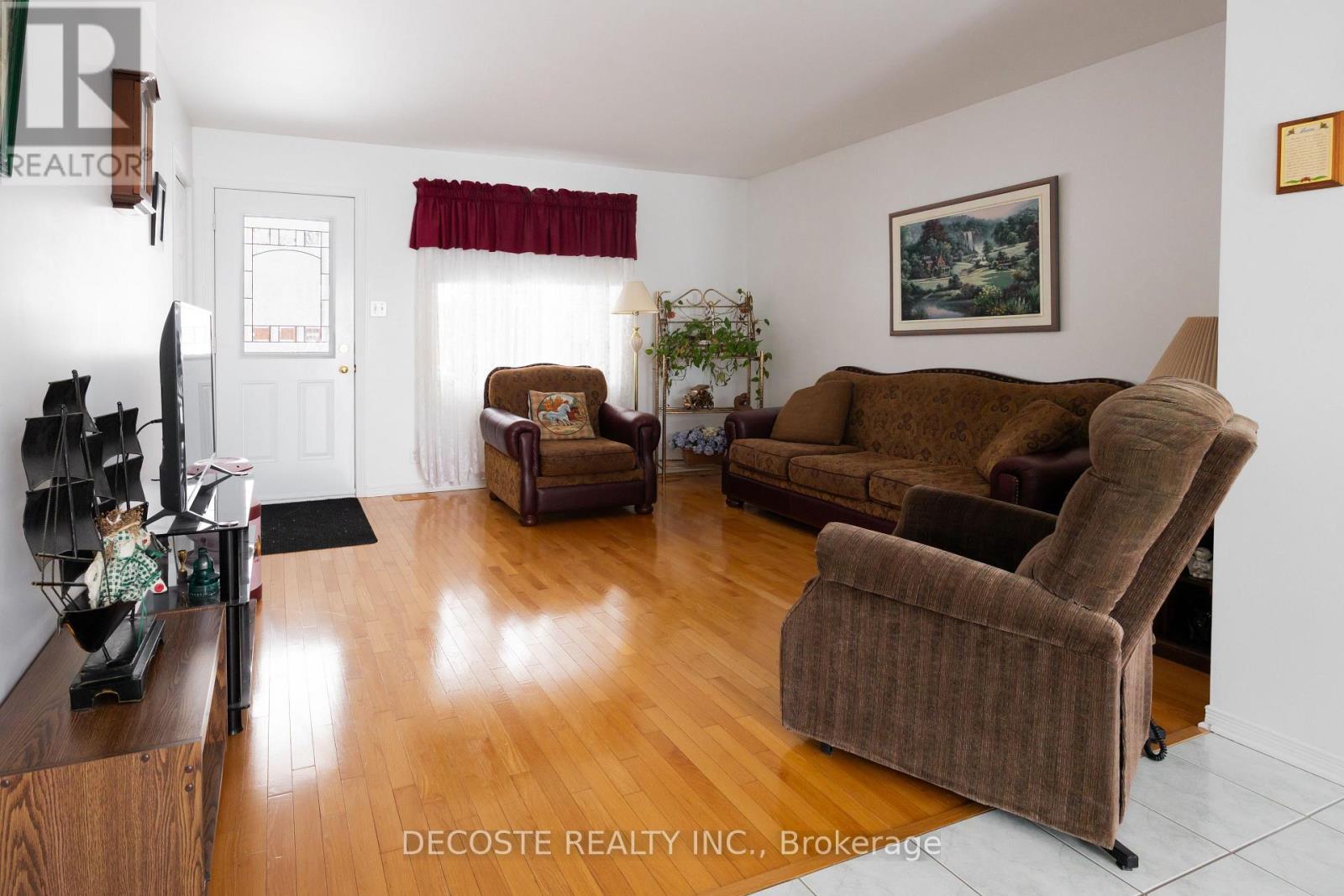 35 SANDFIELD AVENUE N - 5