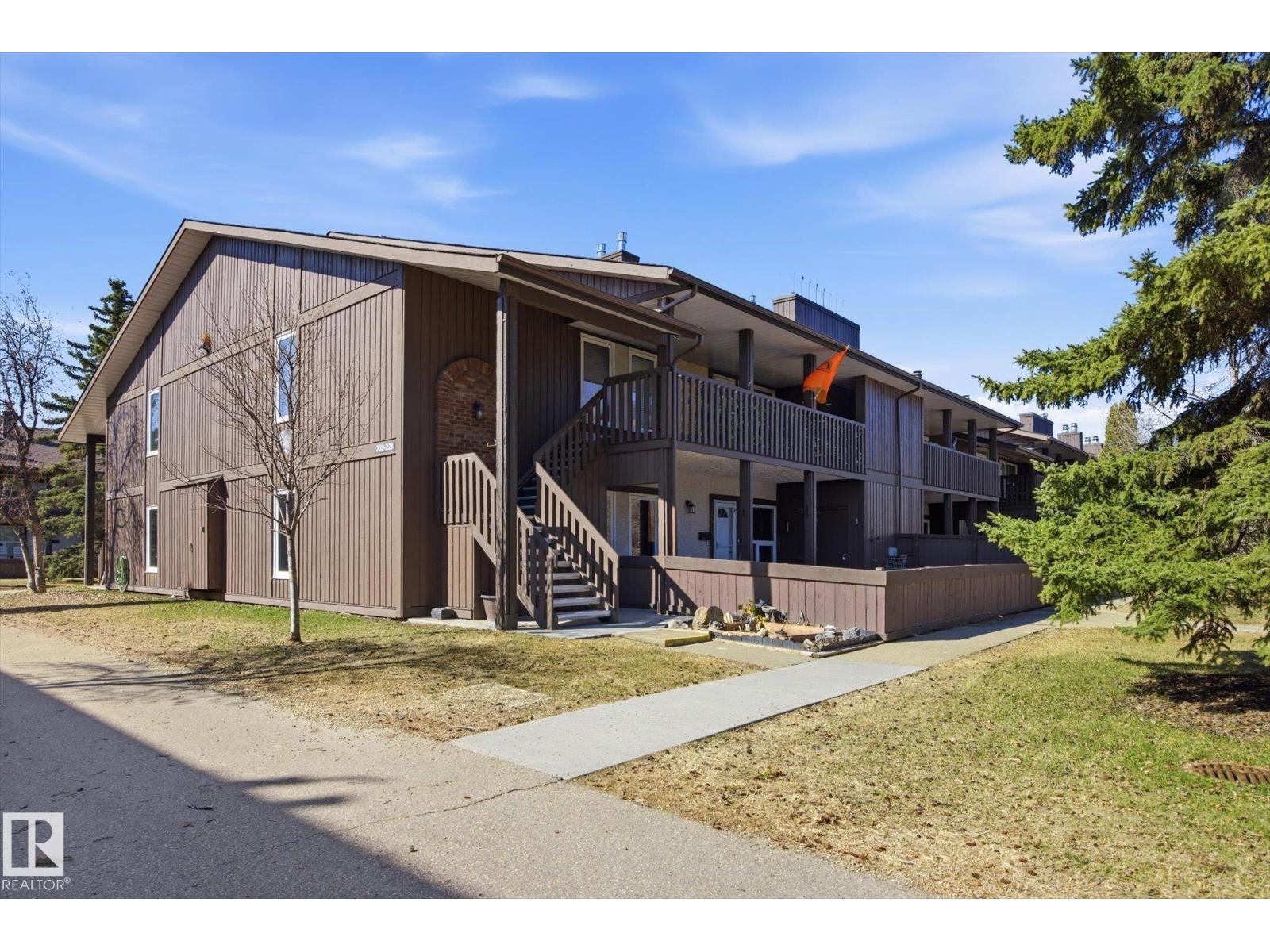 238 SURREY GARDENS GD NW, Edmonton