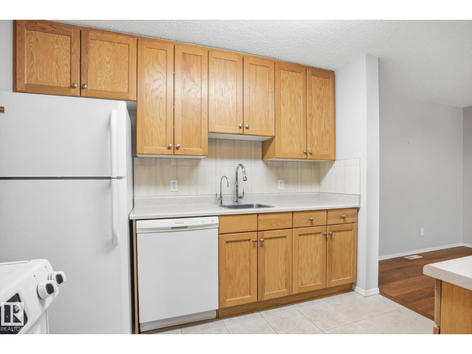 238 SURREY GARDENS GD NW, Edmonton
