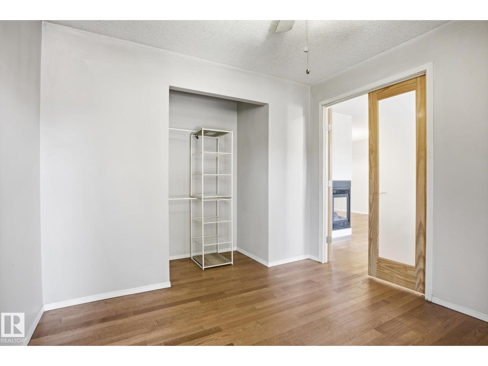 238 SURREY GARDENS GD NW, Edmonton