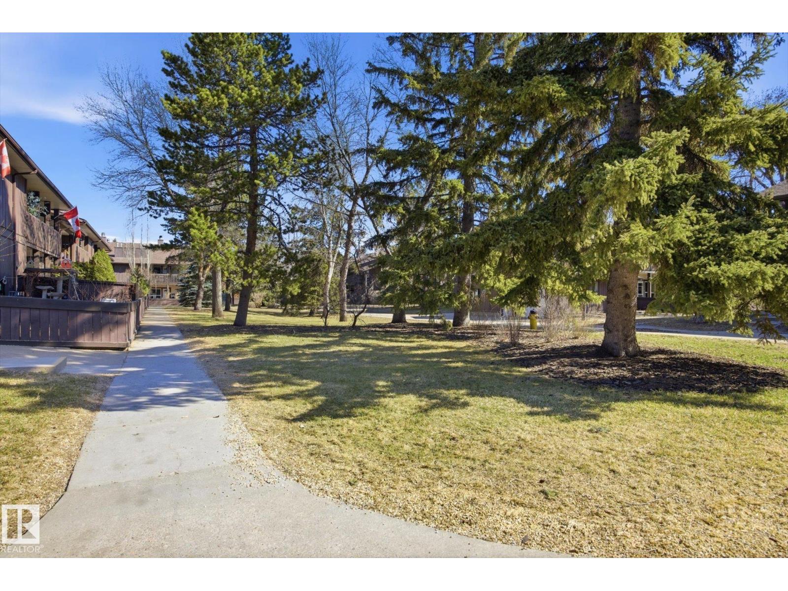 238 SURREY GARDENS GD NW, Edmonton