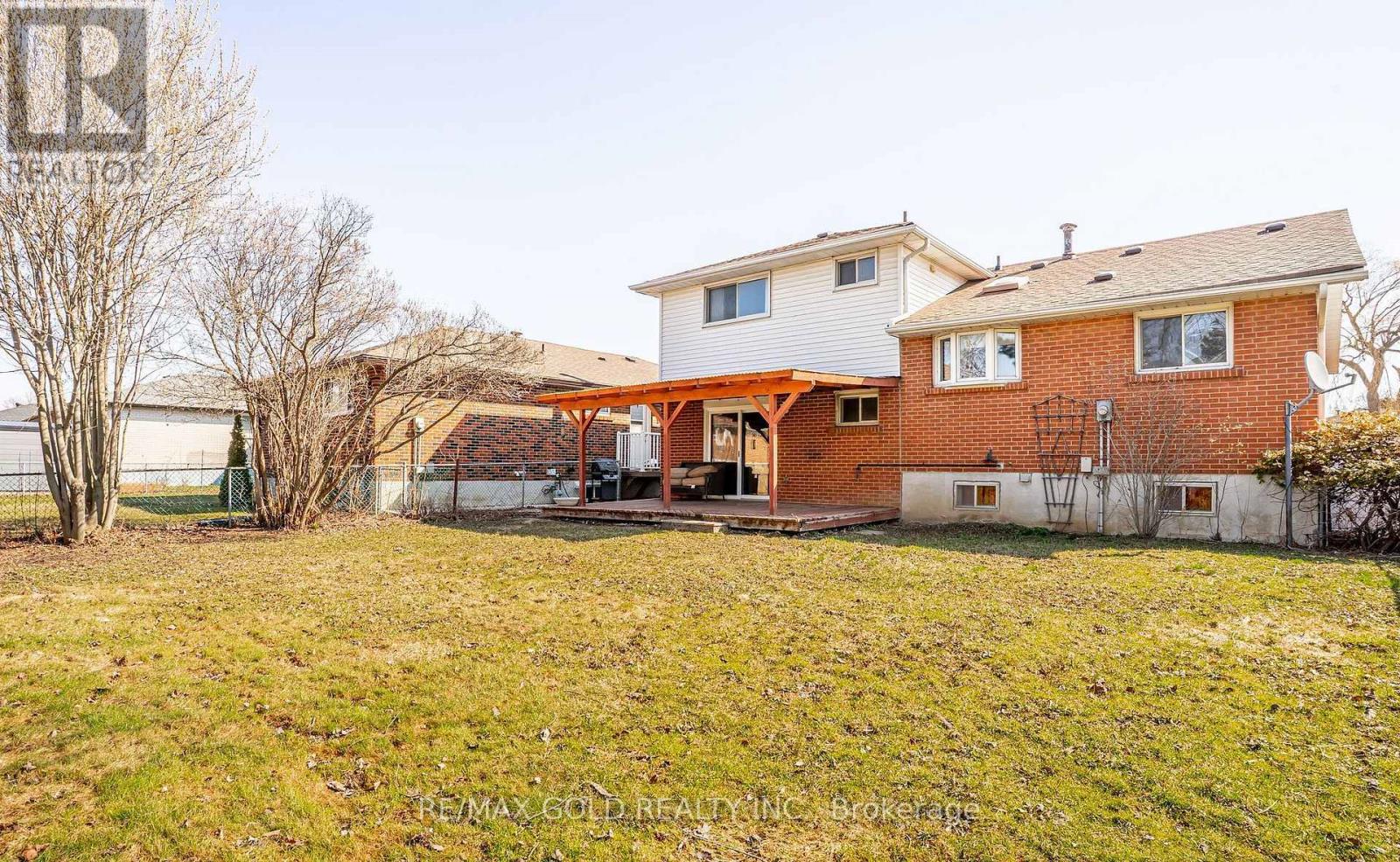 34 DEERFIELD CRESCENT - 38
