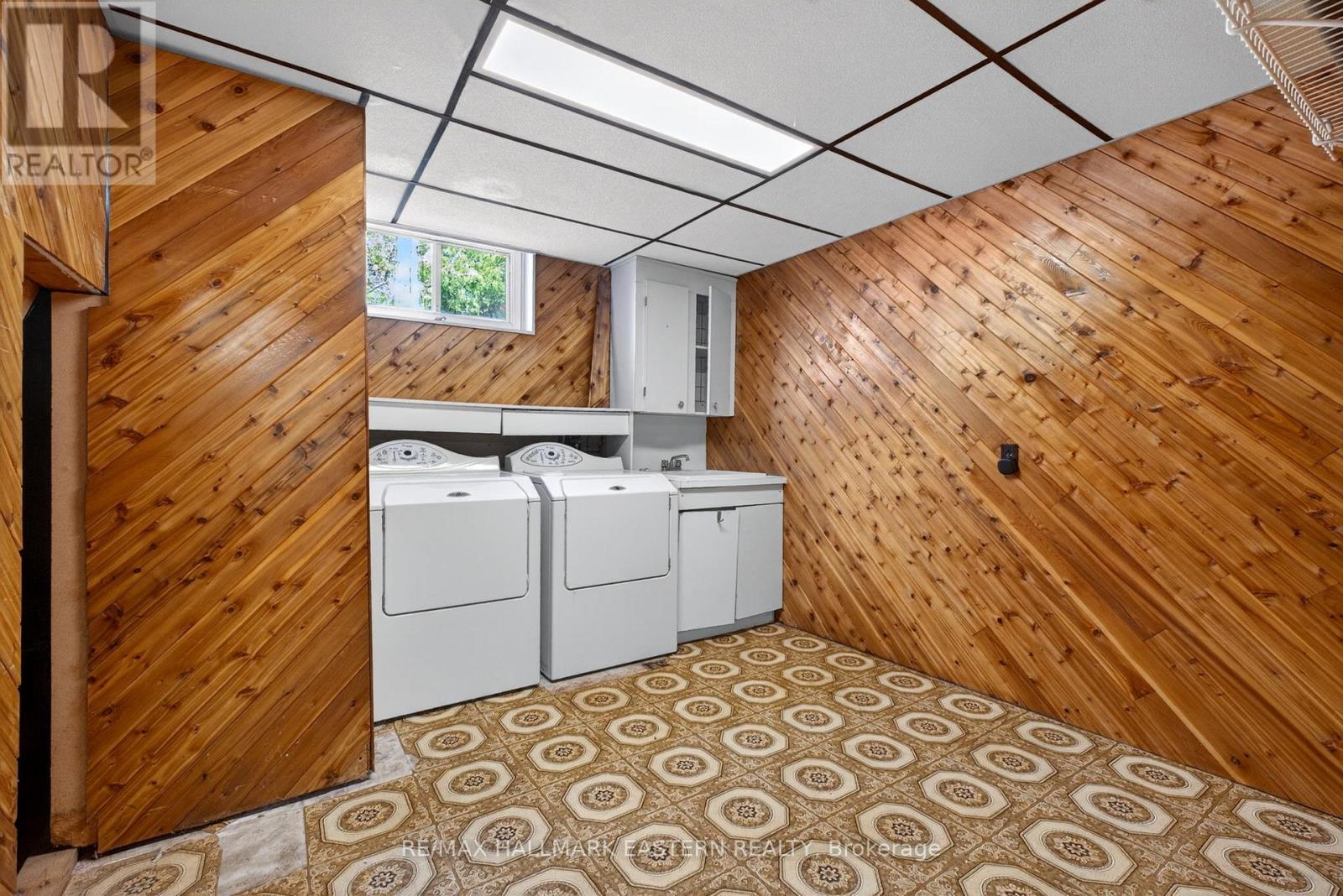 47 SPRINGBROOK DRIVE - 30