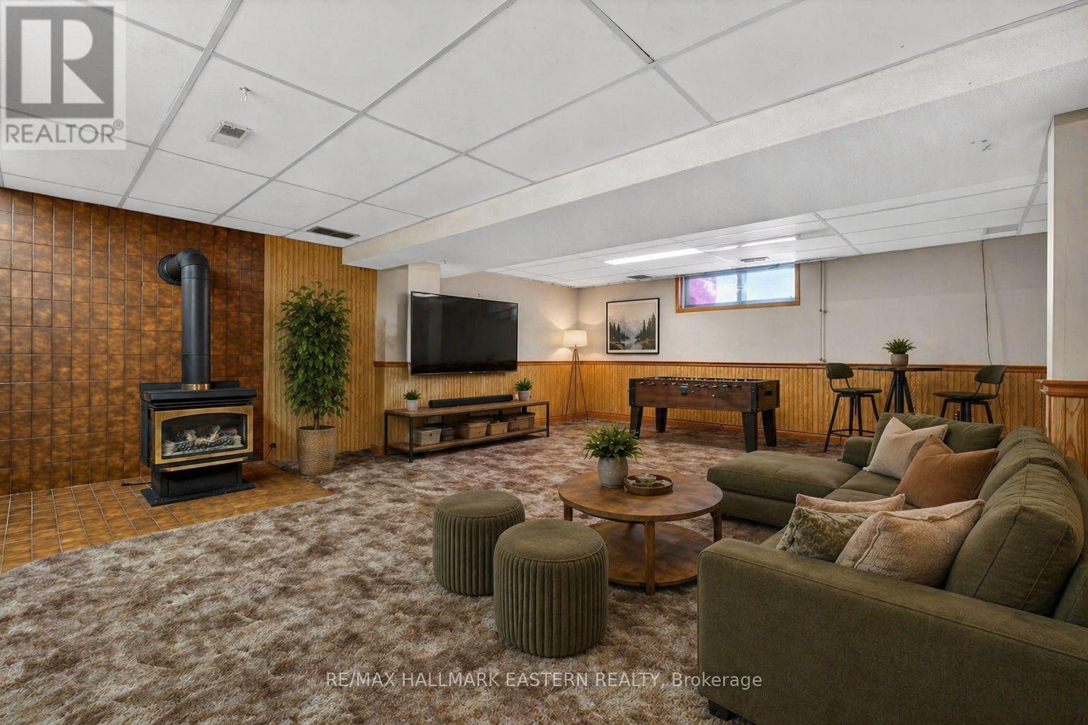 47 SPRINGBROOK DRIVE - 26