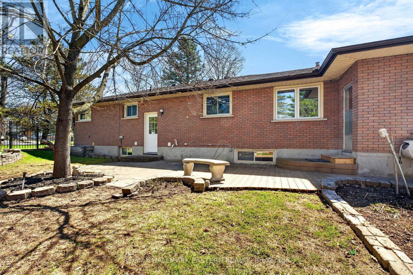 47 SPRINGBROOK DRIVE - 33