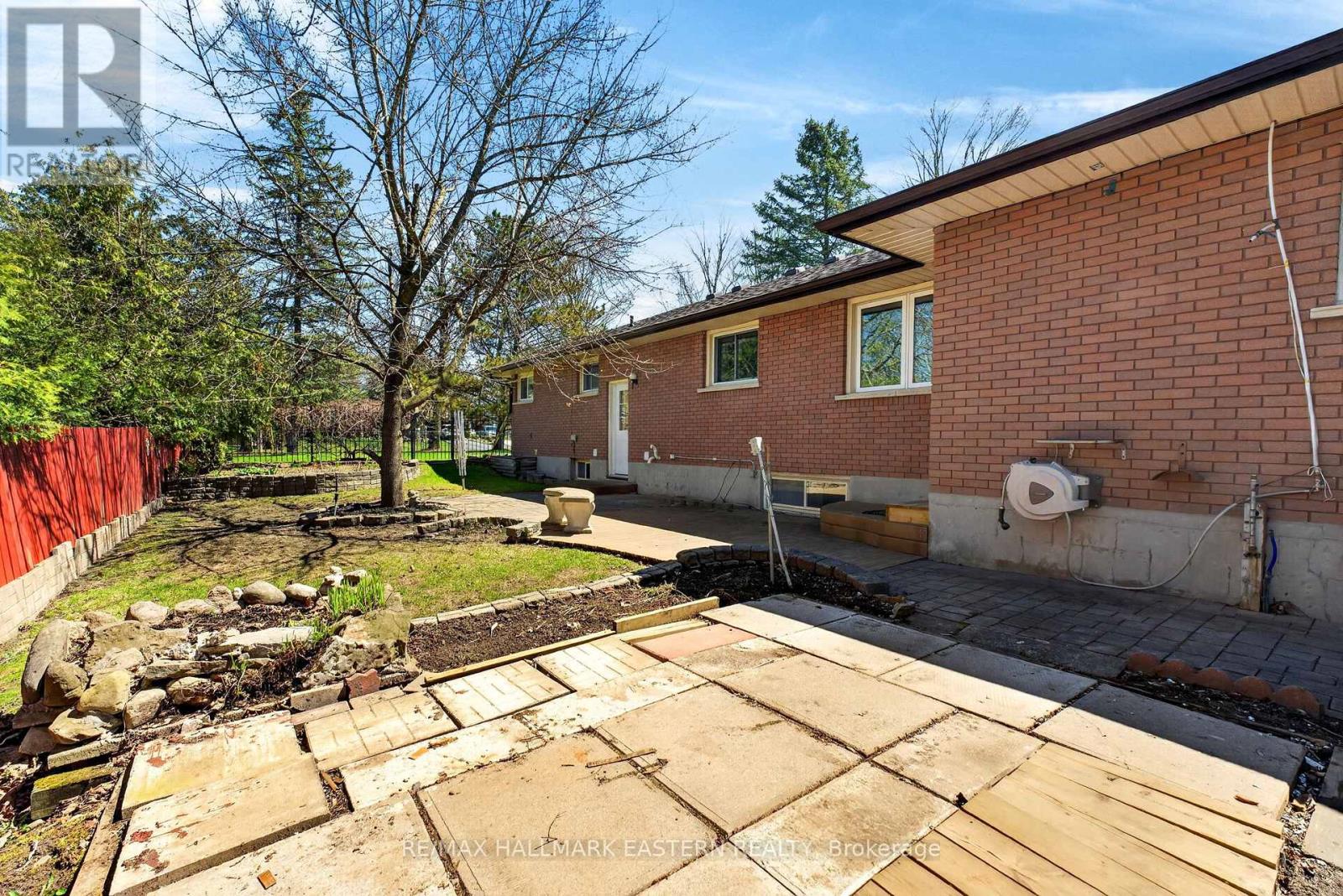 47 SPRINGBROOK DRIVE - 35
