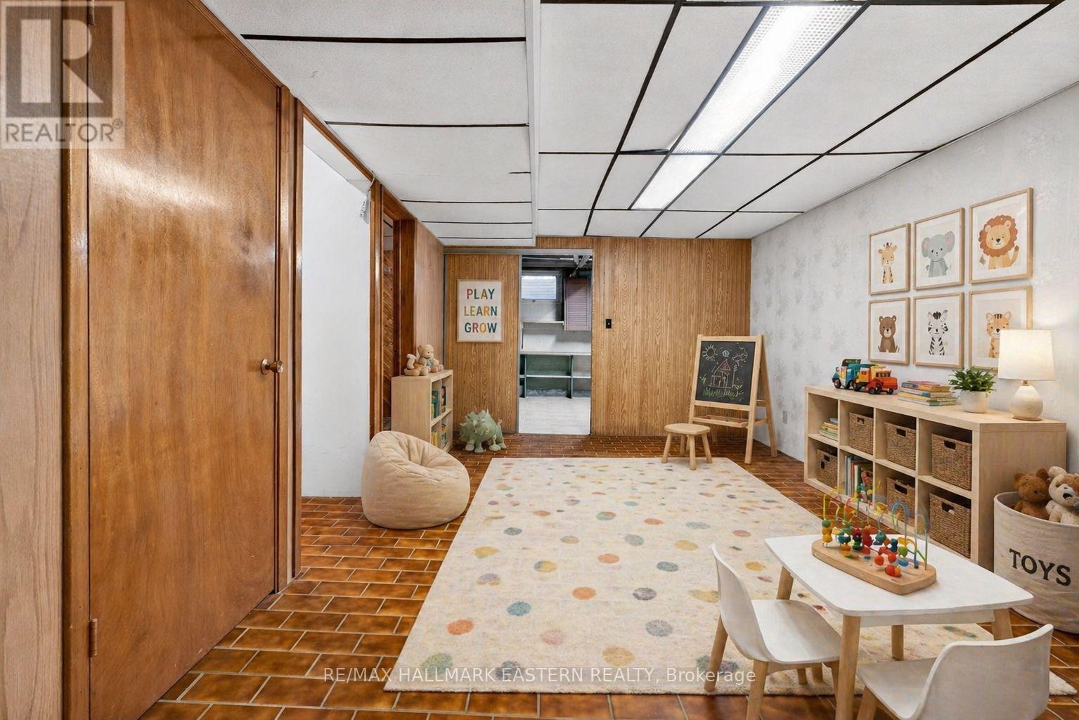 47 SPRINGBROOK DRIVE - 25