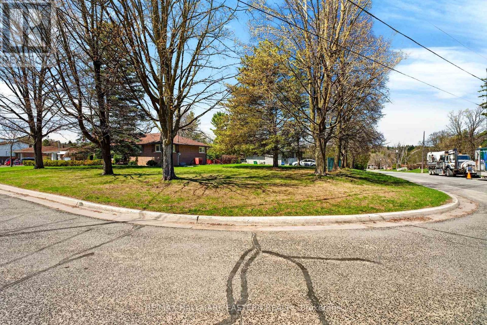 47 SPRINGBROOK DRIVE - 37