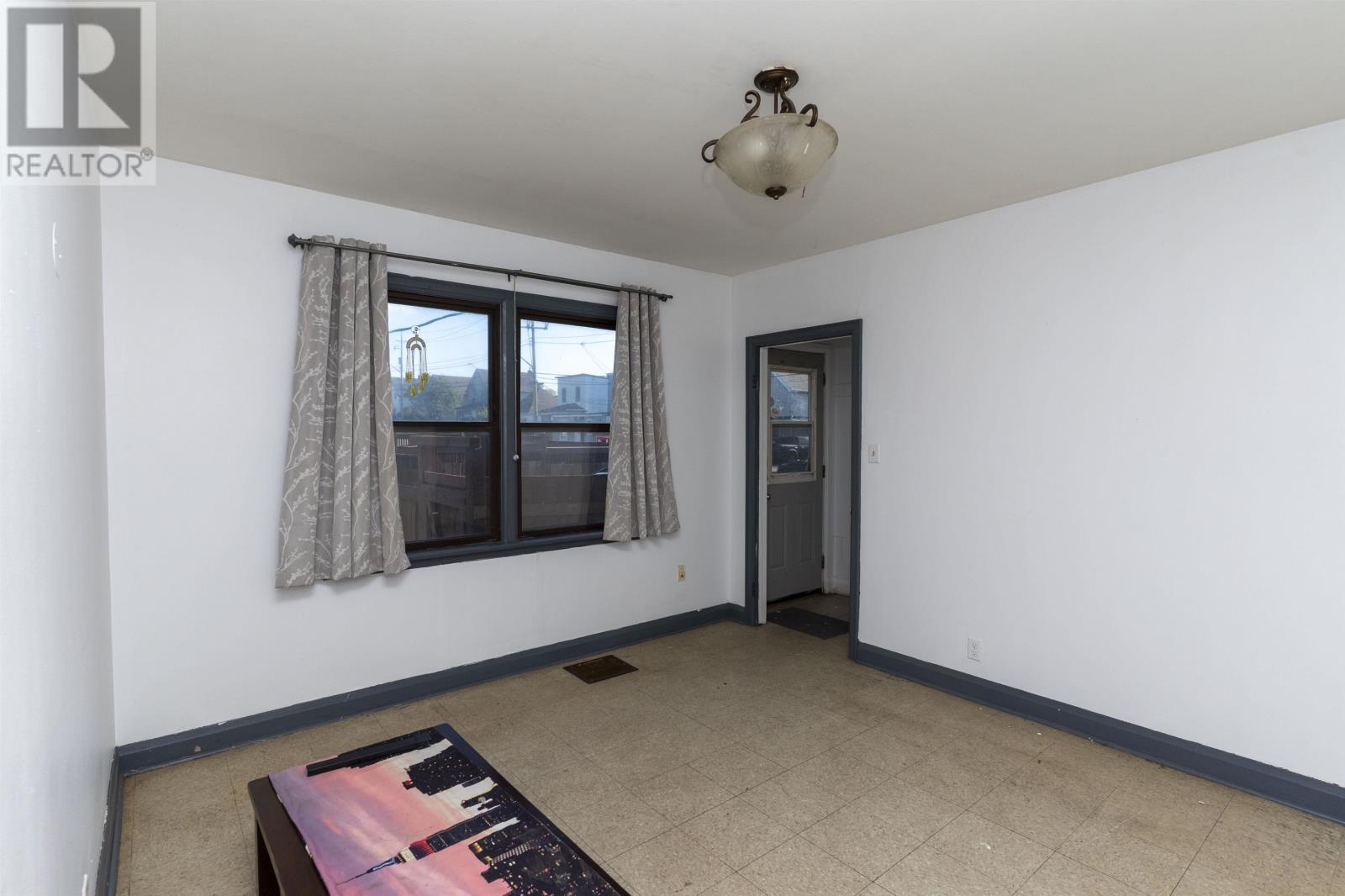 136 Court ST S, Thunder Bay, Ontario, P7B2X4 — Photo 5