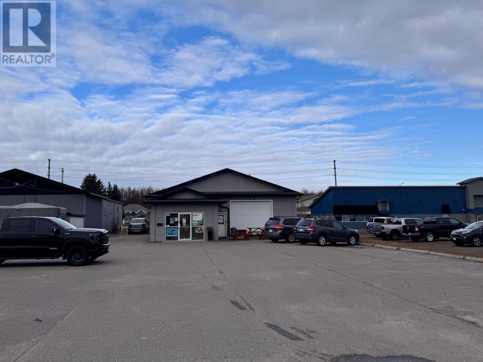 2 1126 ROLAND ST, Thunder Bay, Ontario, P7B5M4 — Photo 2