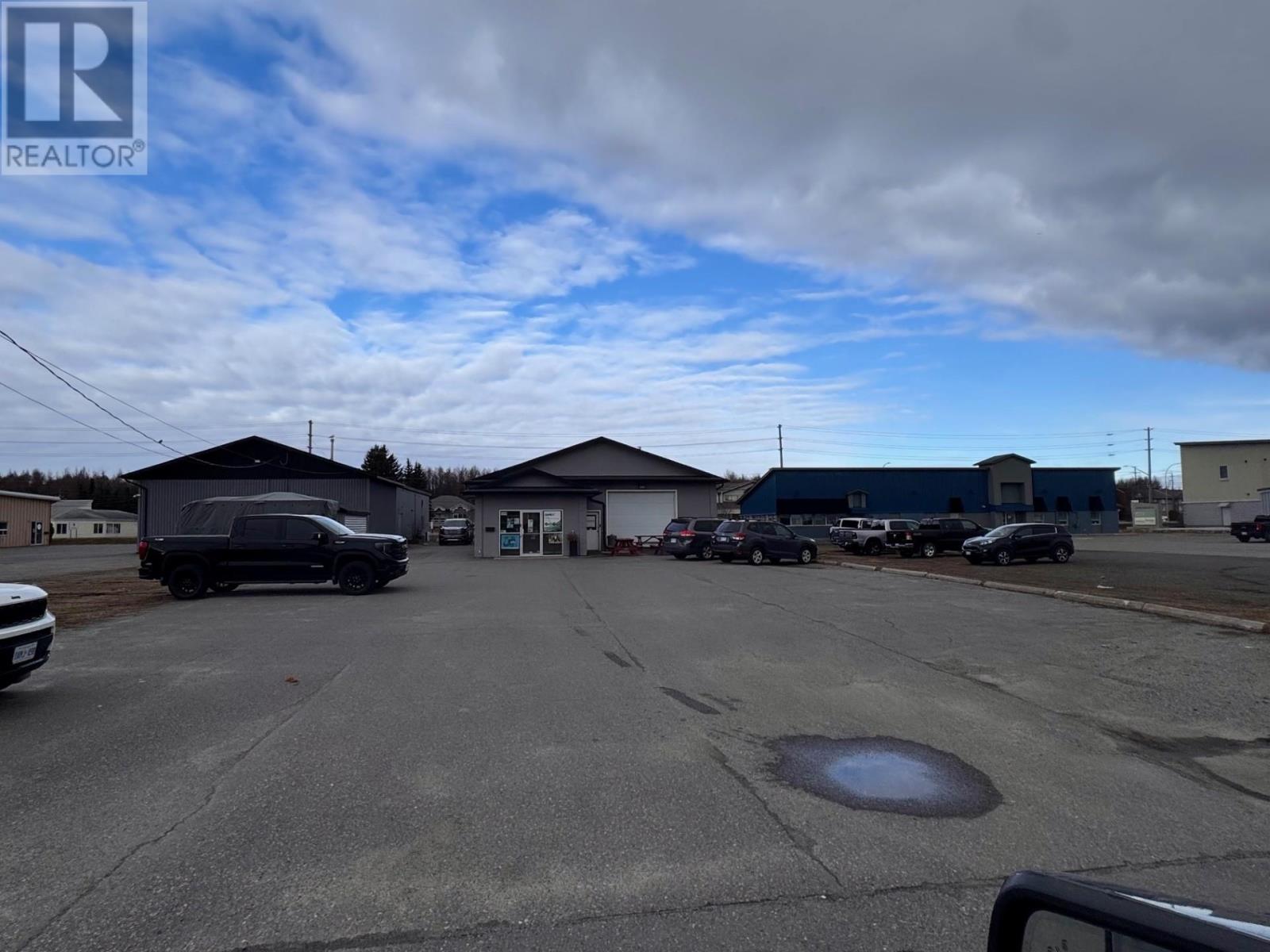 2 1126 ROLAND ST, Thunder Bay, Ontario, P7B5M4 — Photo 3