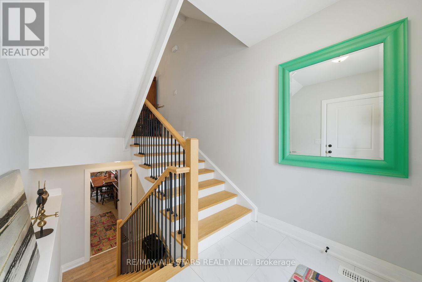 579 VICTORIA STREET - 4