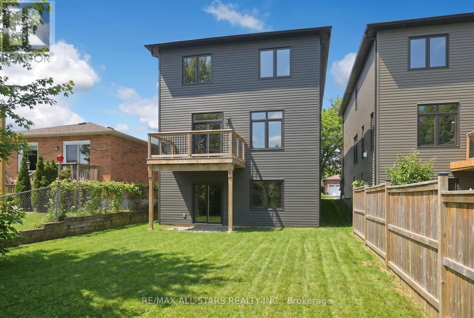 579 VICTORIA STREET - 40