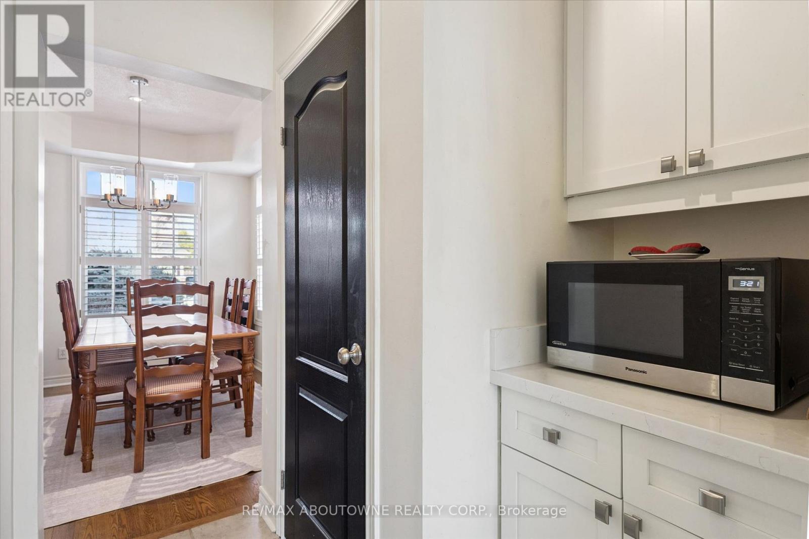 2484 CAPILANO CRESCENT - 21