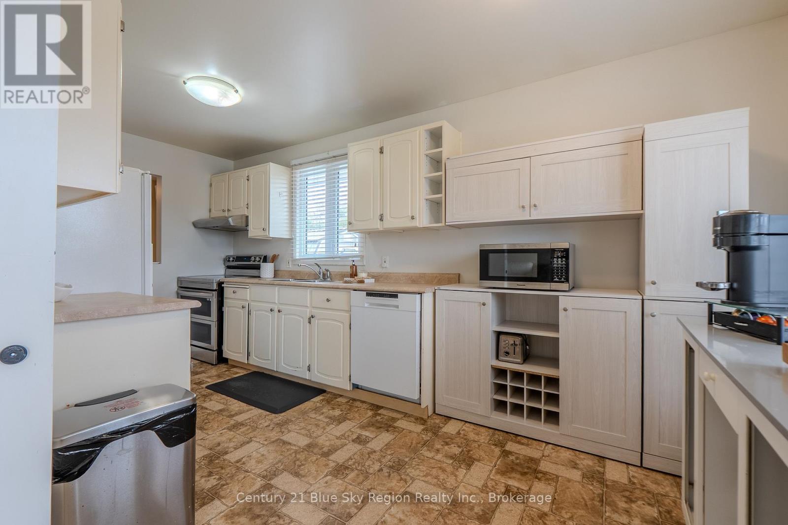 30 HARRIS DRIVE - 15