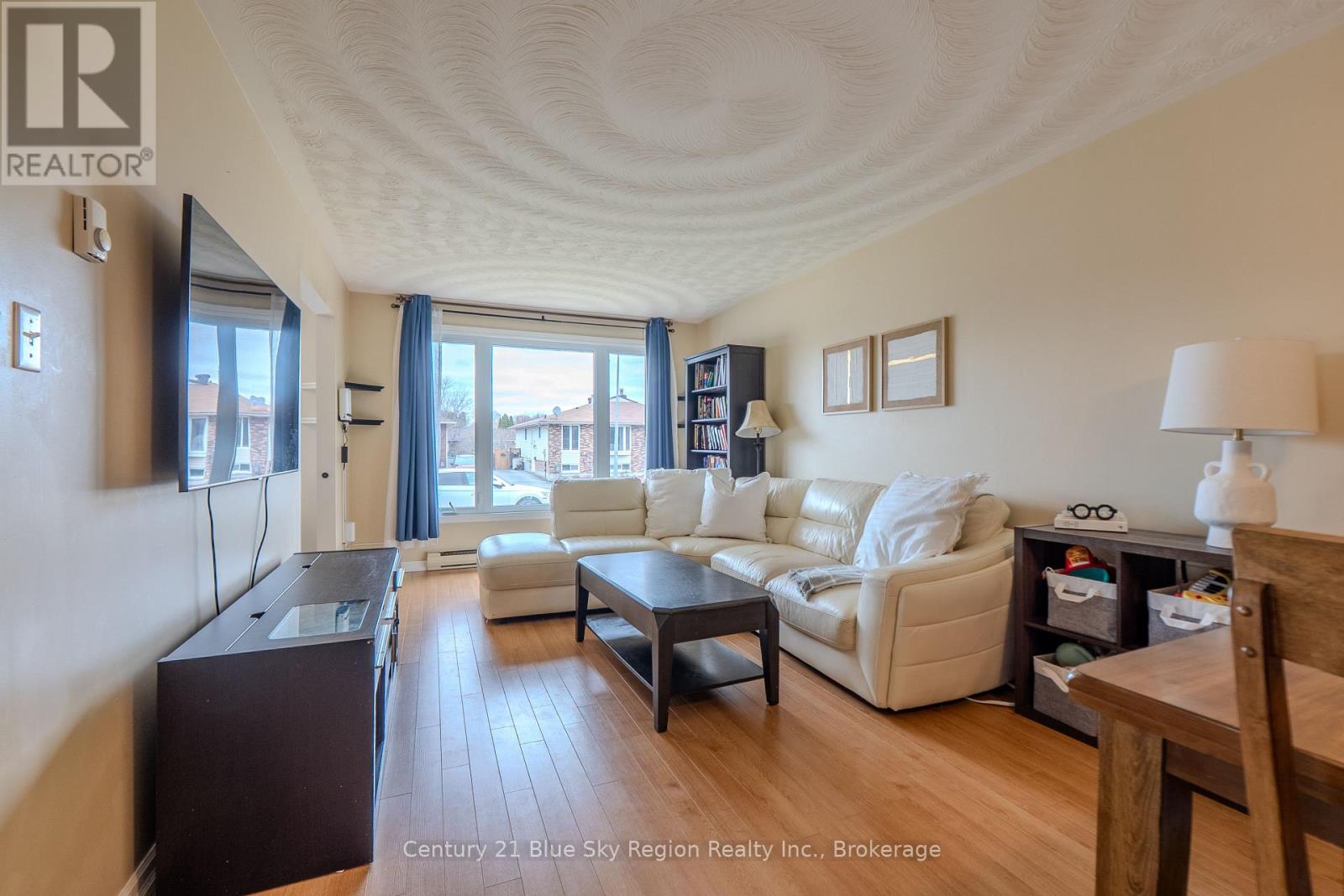 30 HARRIS DRIVE - 4