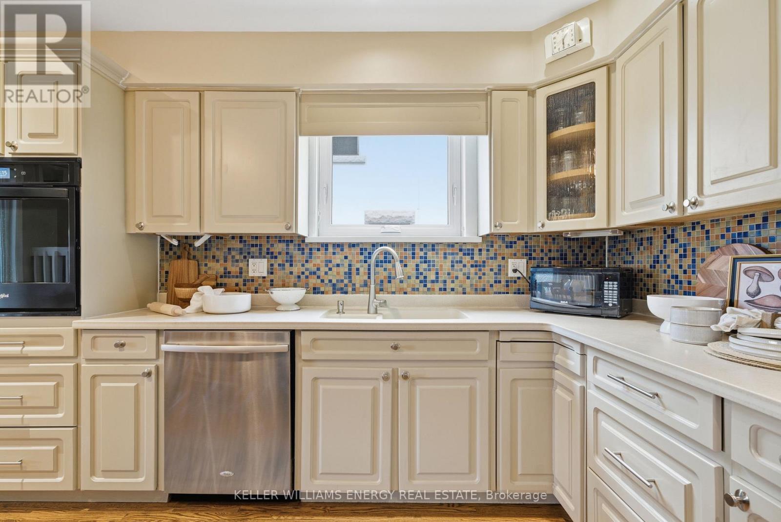 452 SIMCOE STREET N - 6