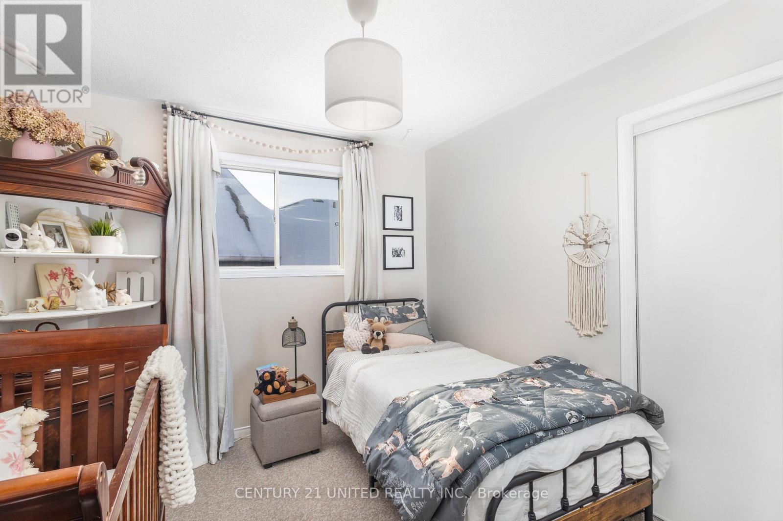 1455 GLENFOREST CRESCENT