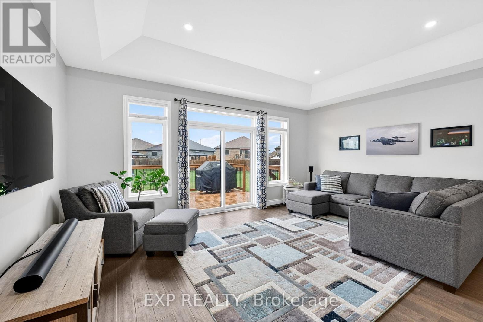 10 COVINGTON CRESCENT - 7
